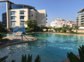 Swimming pools Apartment in Ocean Village - 2 bed 2 bath Rock view